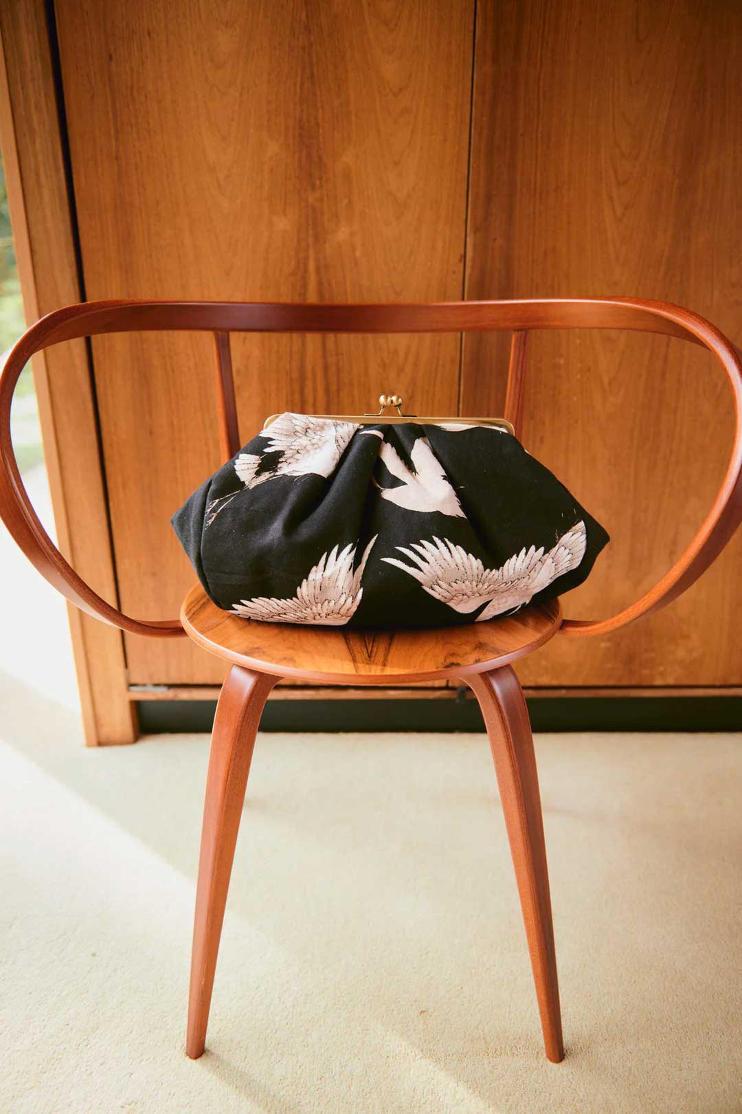 kiss-lock-bag-stork-black.jpg