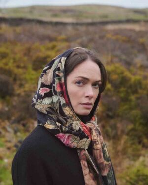 ONE HUNDRED STARS VELVET HOOD PRIMULA BLACK