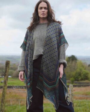 ONE HUNDRED STARS WOOL THROWOVER AMULET EMERALD